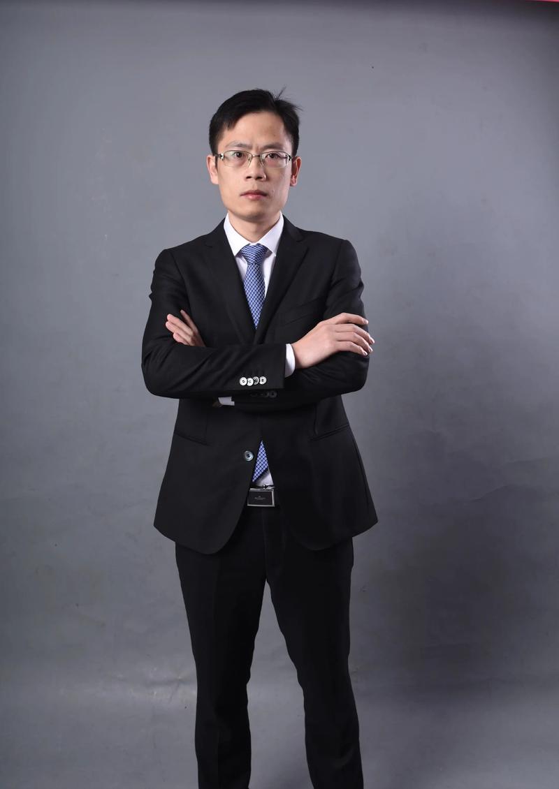 王昌群 视觉与舞美负责人